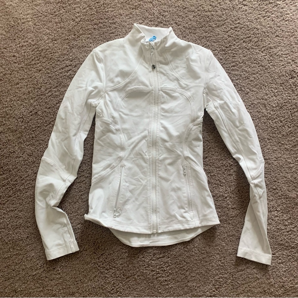 Women’s Lululemon white zip jacket lightweight size 4